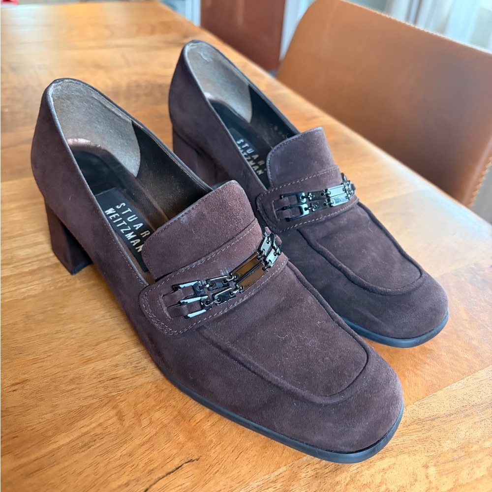 Like new! Stuart Weitzman Dark Brown Suede Loafers